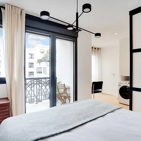 Raffinement Et Confort Dans Cette A Lejlighed Levallois-Perret